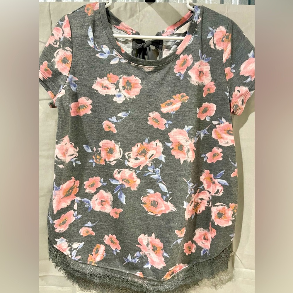 Women’s “LC Lauren Conrad” Dark Gray w/ Floral Pattern Bow Back Shirttail Tunic